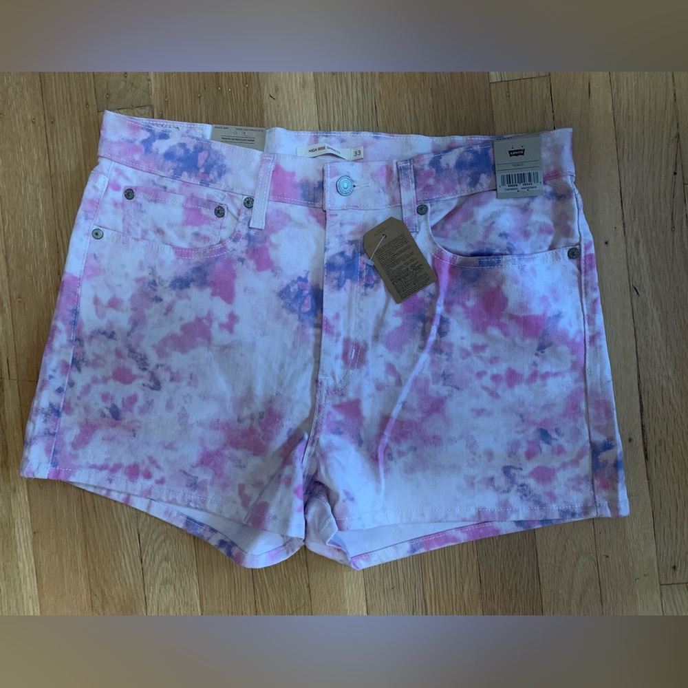 NWT LEVI’S HIGH-RISE PINK/BLUE TIE-DYE DENIM 5 POCKET SHORTS IN SIZE 16/w33